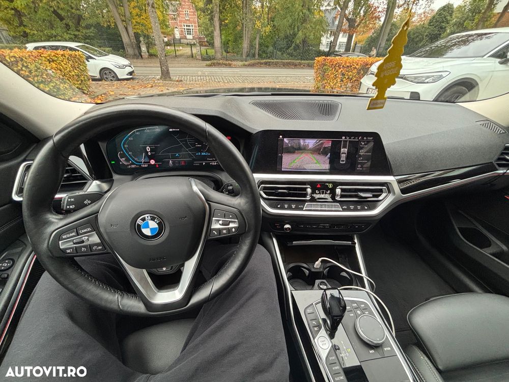 BMW Seria 3 330e Aut. Luxury Line - 32
