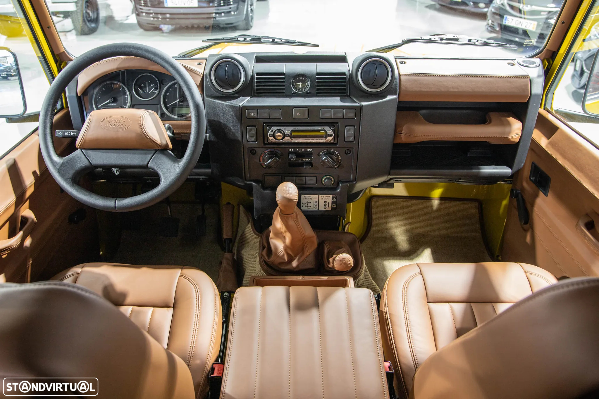 Land Rover Defender 90 SW 2.4 CRD E - 23