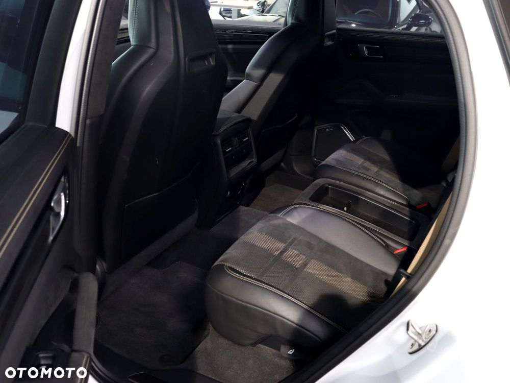 Porsche Cayenne Turbo GT - 35