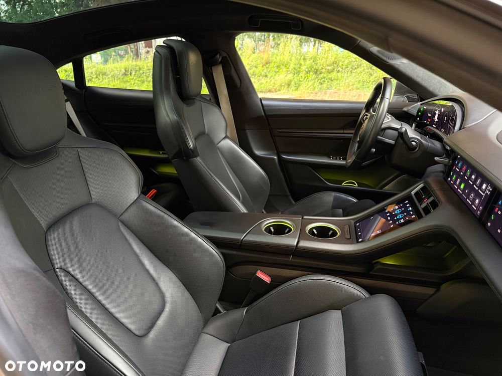 Porsche Taycan Turbo S - 21