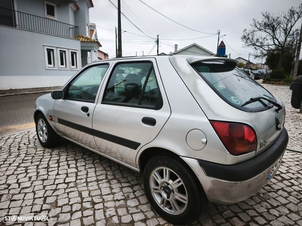 Ford Fiesta 1.8 TDdi Techno - 23