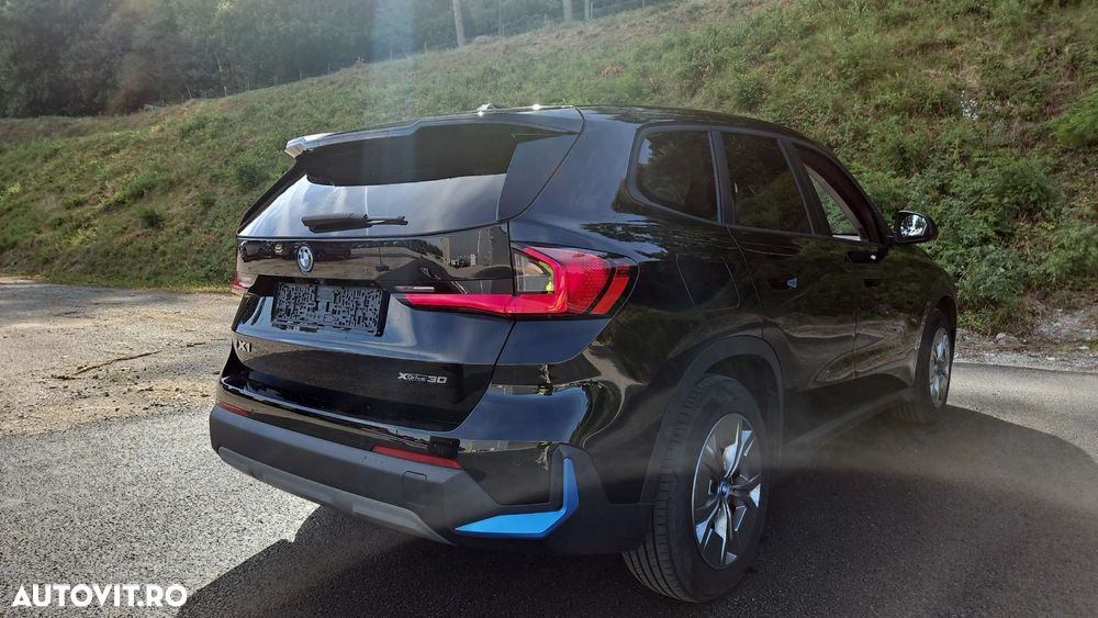 BMW iX1 2023 — imagine 3