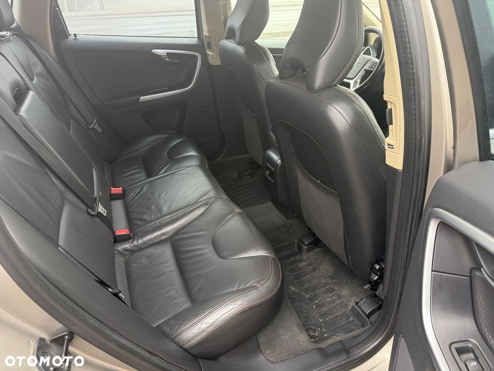 Volvo XC 60 D5 AWD Momentum - 20