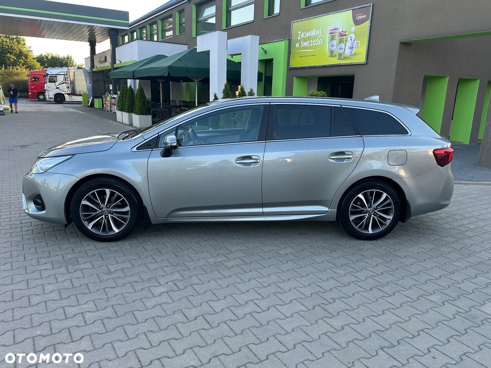 Toyota Avensis Touring Sports 1.8 Comfort - 3