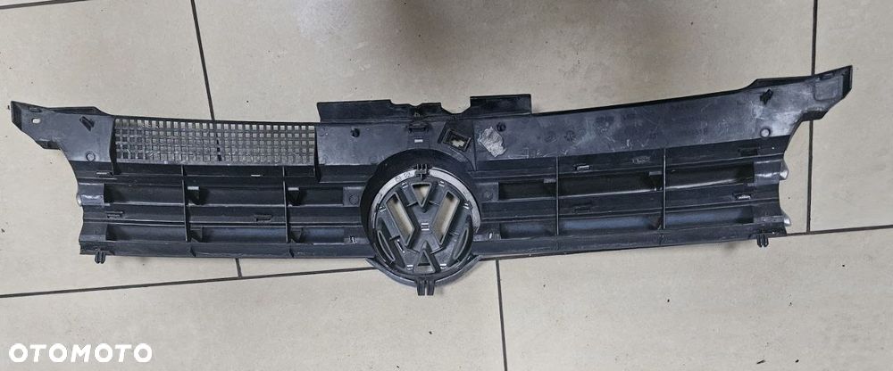 Maskownica / Grill / Atrapa chłodnicy /  VW / Volkswagen Golf IV 4 / 1J0853655D - 2