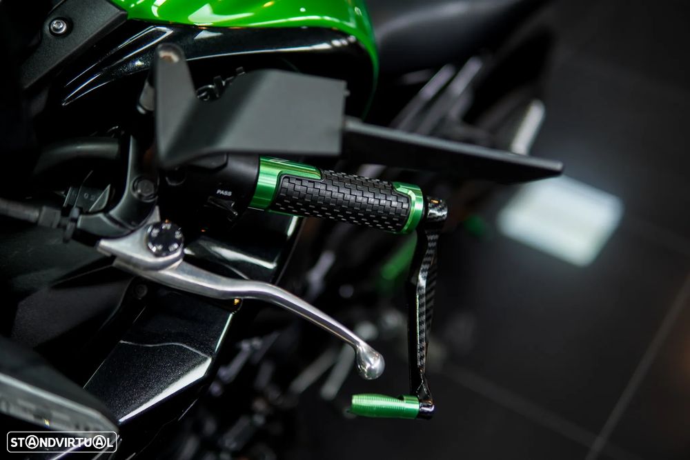 Kawasaki ZR 900 Akrapovic Full Titanium - 48