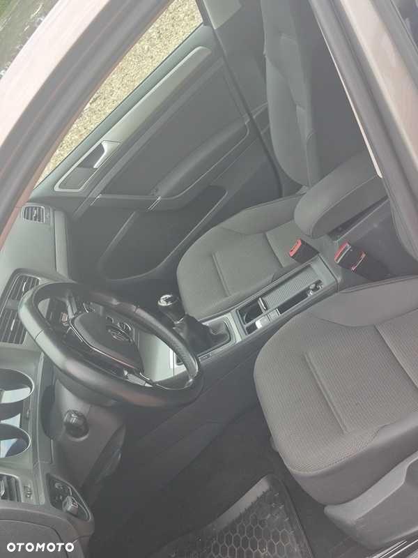 Volkswagen Golf - 6