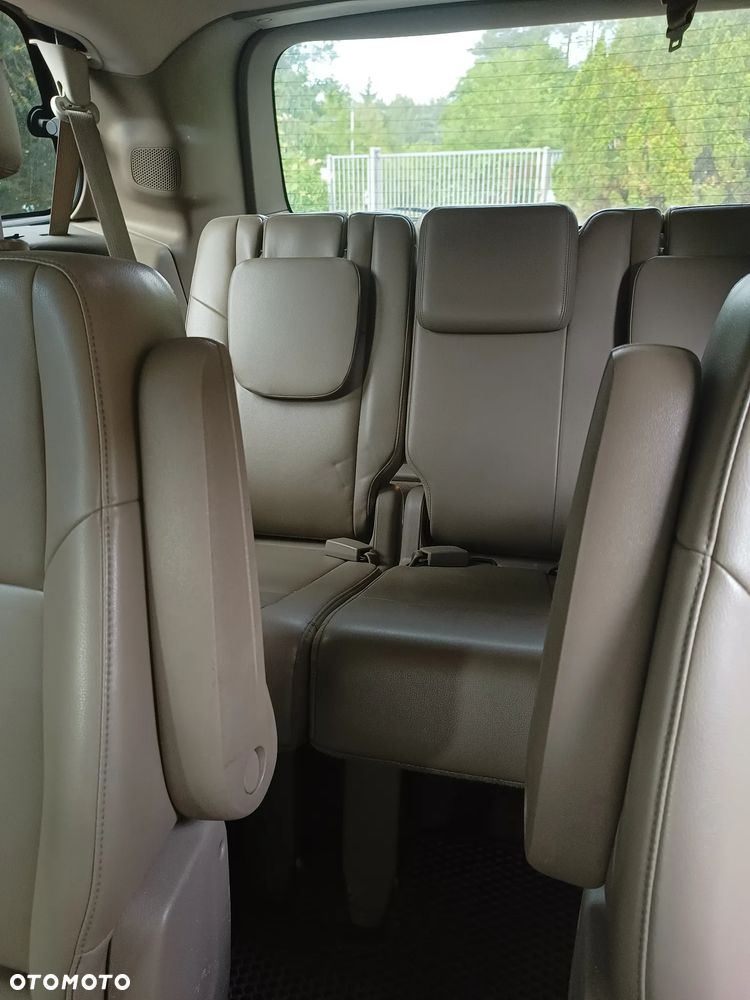 Volkswagen Routan - 16