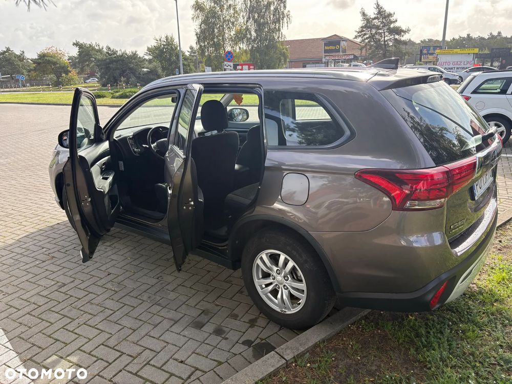 Mitsubishi Outlander 2.0 Invite + 2WD - 9