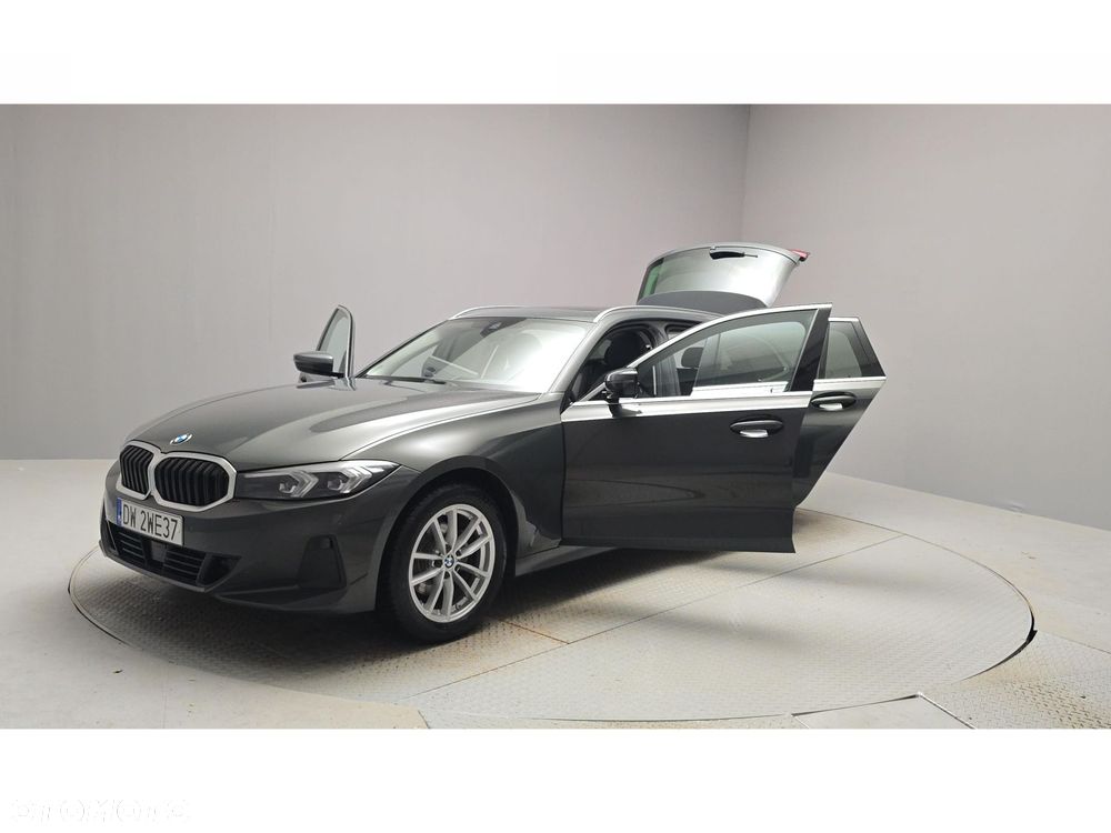 BMW Seria 3 320d xDrive mHEV - 9