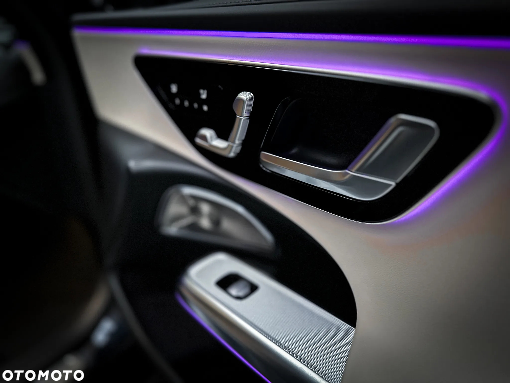 Mercedes-Benz Klasa E 220 d T 4Matic 9G-TRONIC Edition AMG Line - 29