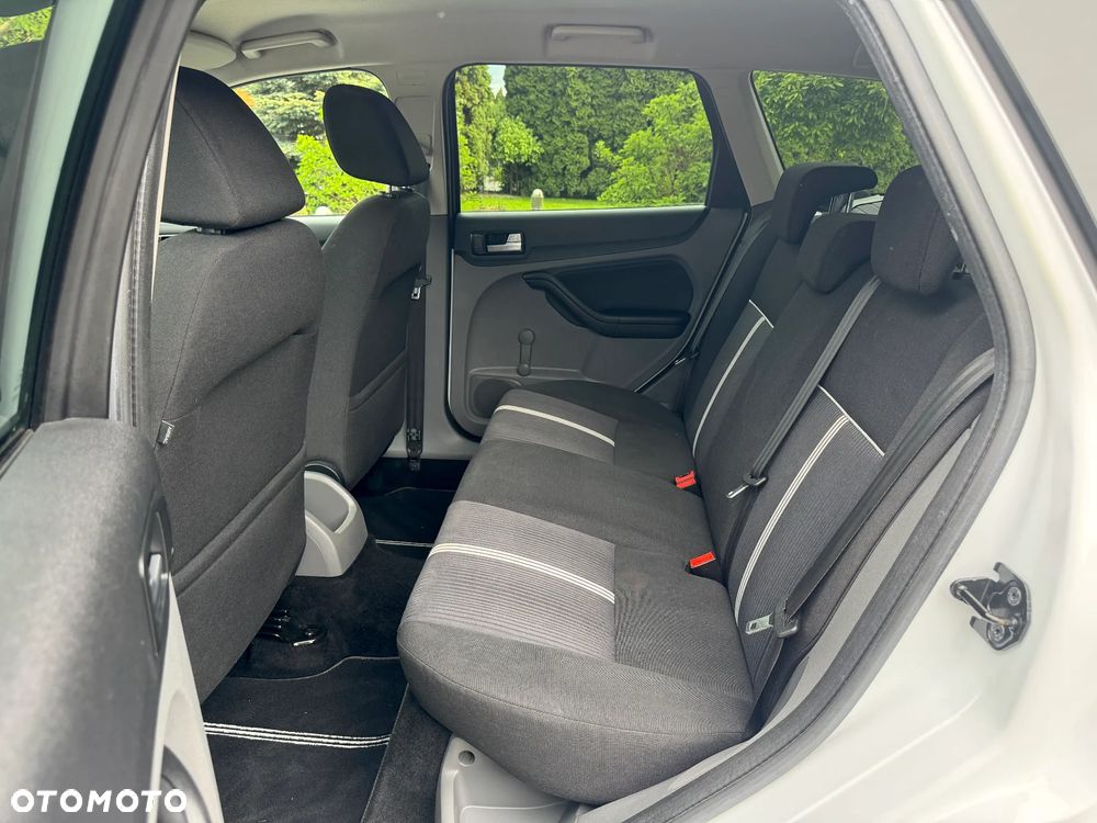 Ford Focus 1.6 16V Style - 32