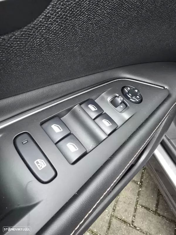 Peugeot 3008 2.0 BlueHDi GT EAT8 - 25