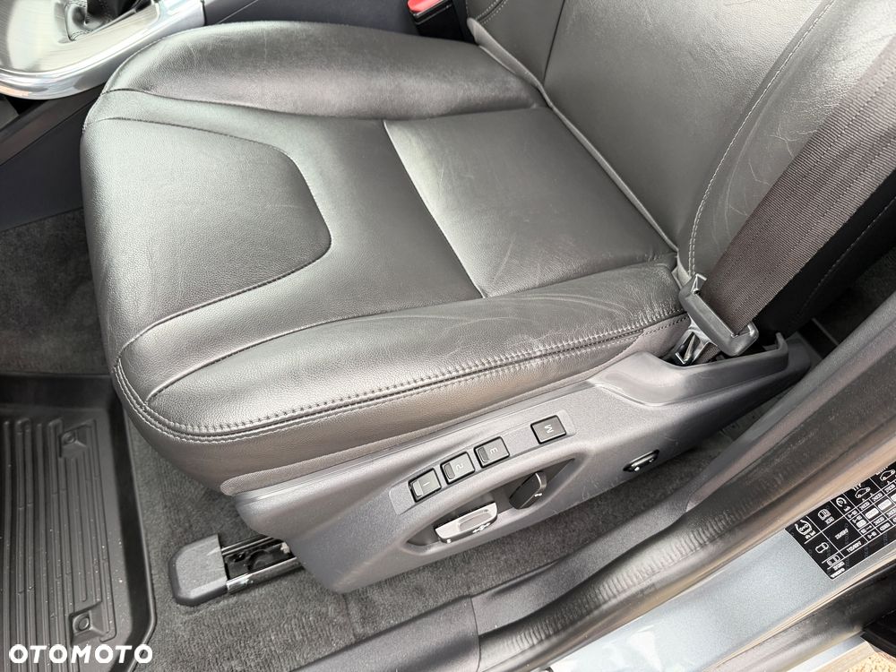 Volvo XC 60 D3 SCR Momentum - 24