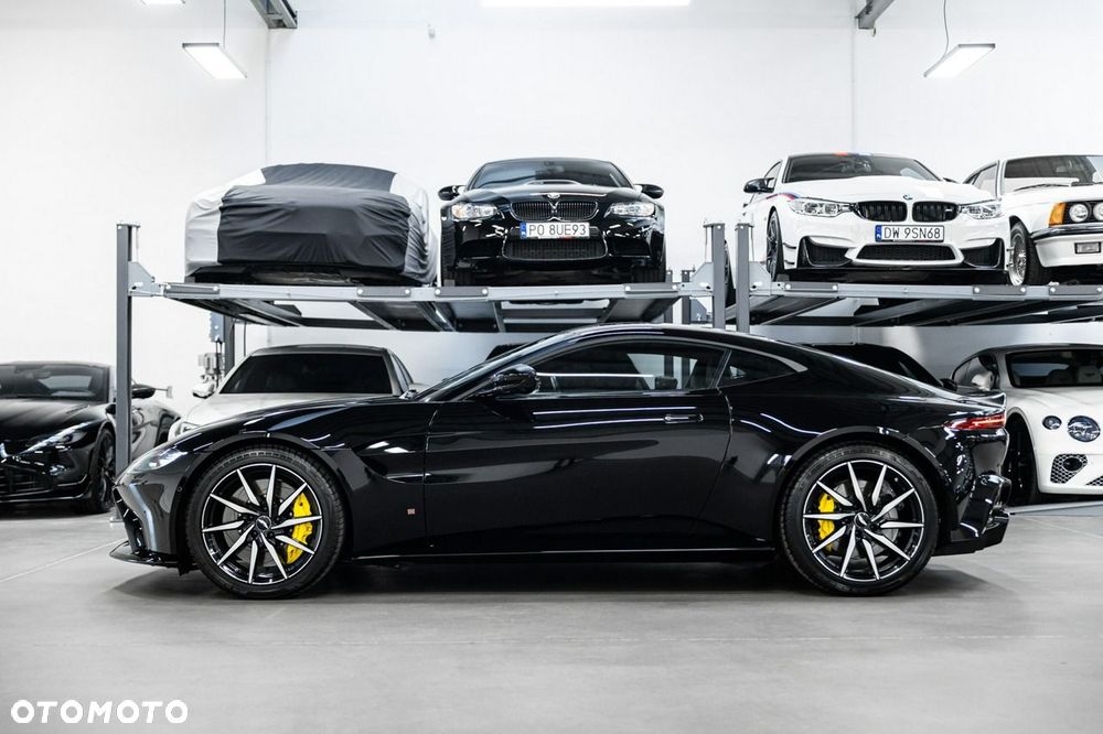 Aston Martin Vantage - 12