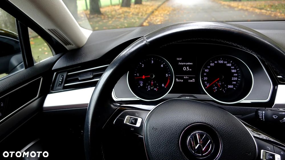 Volkswagen Passat - 16