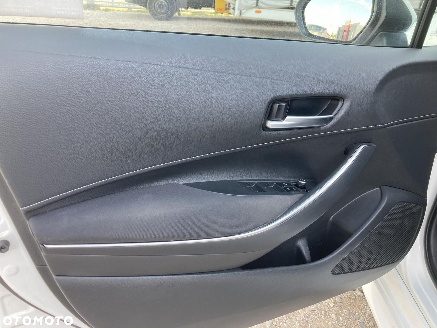 Toyota Corolla 2.0 Hybrid Comfort - 27