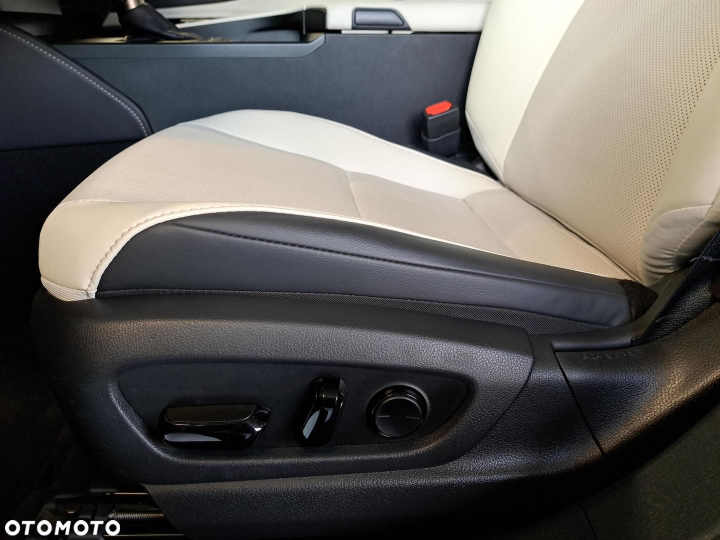 Lexus ES 300h Business Edition - 34