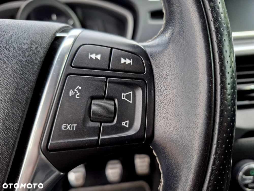 Volvo V40 D3 R-Design Momentum - 33