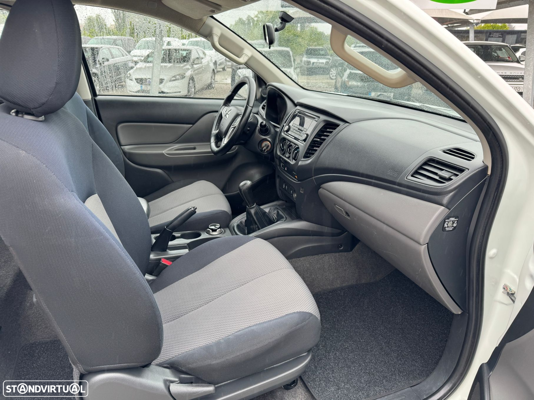 Mitsubishi L200 2.4 DI-D Club Invite 4WD - 9