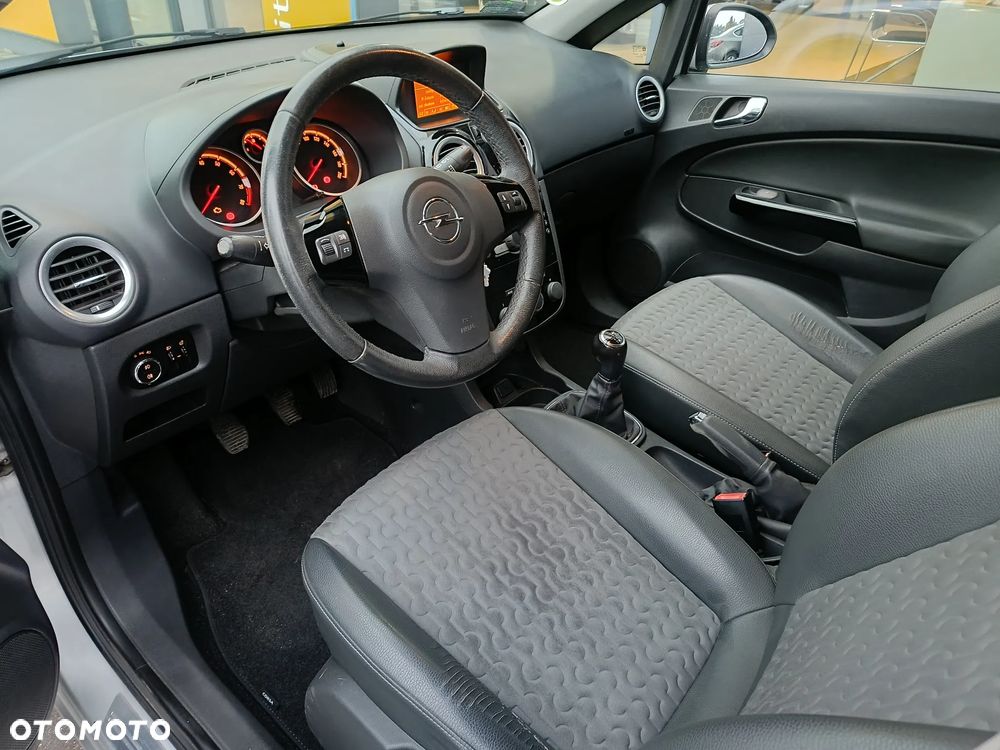 Opel Corsa 1.4 16V Cosmo - 11