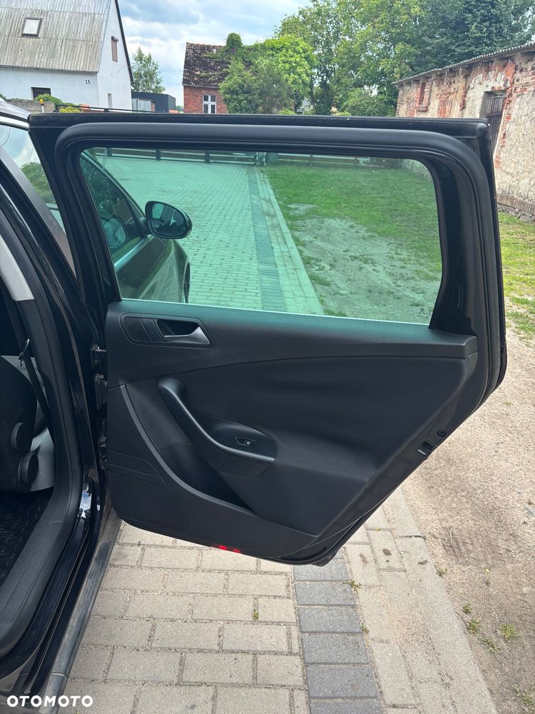 Volkswagen Passat - 16
