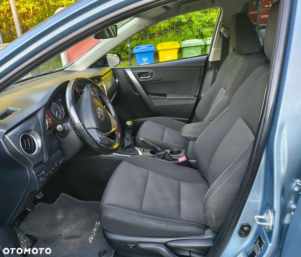 Toyota Auris 1.6 Valvematic Executive - 9