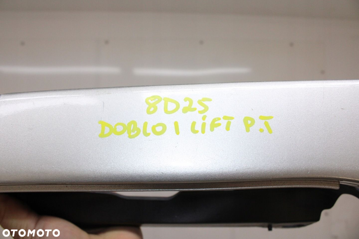 FIAT DOBLO I LIFT 04R- LISTWA RAMKA OSŁONA LAMPY PRAWA PRAWY TYŁ 647 - 7