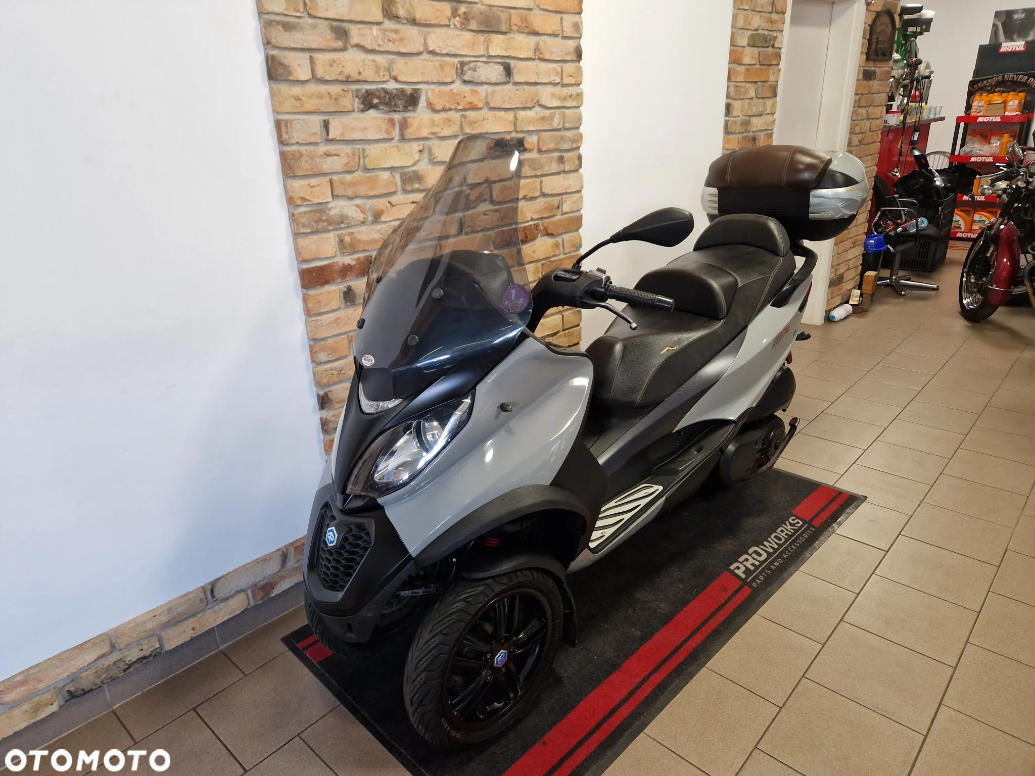 Piaggio MP-3 - 4