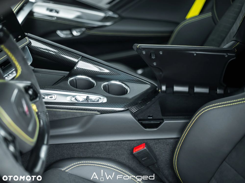 Chevrolet Corvette - 25