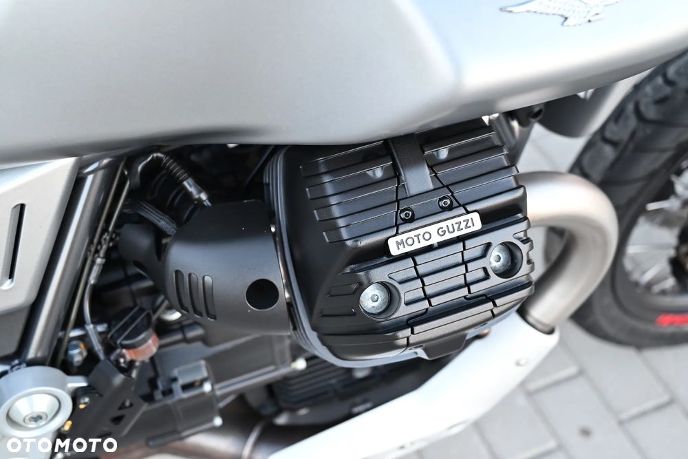 Moto Guzzi V85 - 33