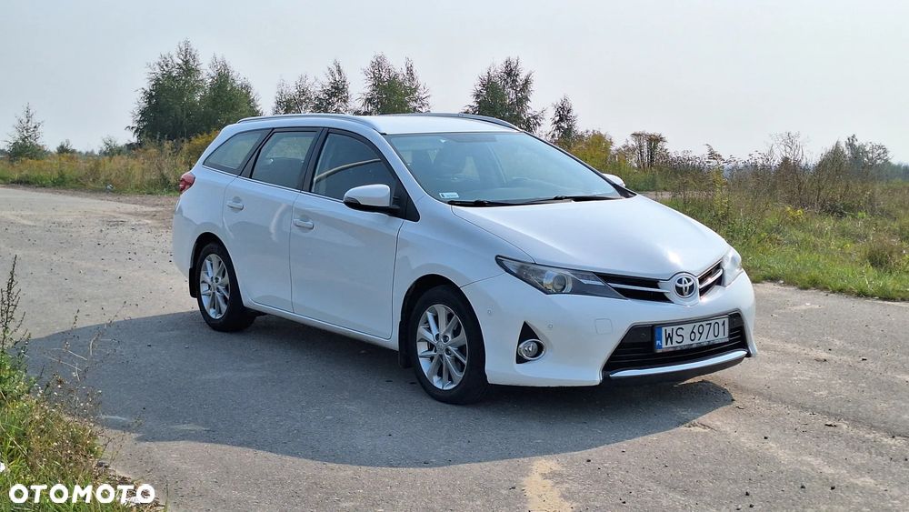 Toyota Auris 1.6 Premium - 1