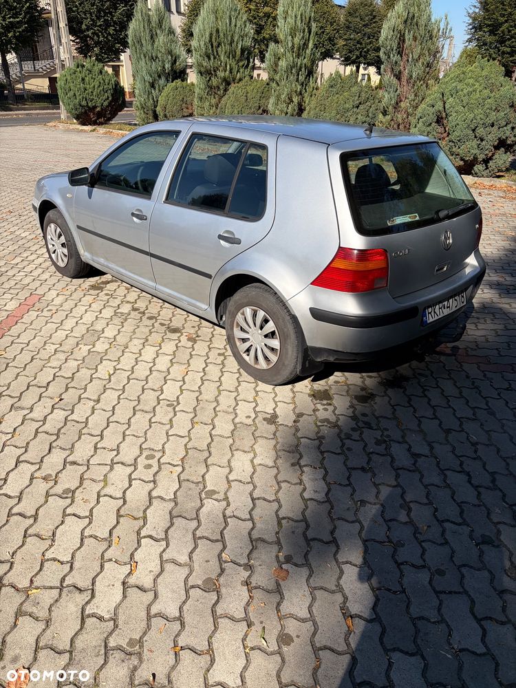 Volkswagen Golf - 2