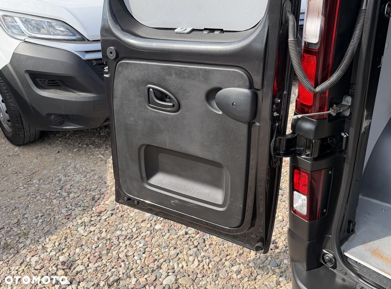 Renault TRAFIC VAN EXTRA L2H1, MAXI LONG, MOCNY SILNIK Euro 6 CI, 2.0 DCI 120KM, ROZRZĄD NA ŁAŃCUCHU, REFLEKTORY LED PURE VISION, KOLOR SPEC. CZARNY METALICZNY, DESIGN BUSINESS+ PAKIET FULL LED + PAKIET CHROM, MOBILNE BIURO, Furgon+ PEŁNA ZABUDOWA ŁADOWNI, Duża ładowność: 1168kg, Długa paka 3m, Pojemność 6,7m3 - 13