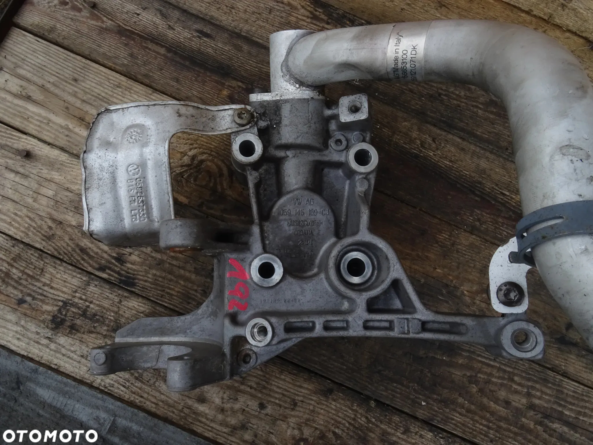 Łapa mocowania sprężarki klimatyzacji VW AMAROK 059145169CJ  PRZEWÓD WODY 059121071DK KOLEKTOR WYDECHOWY 059253733D - 5
