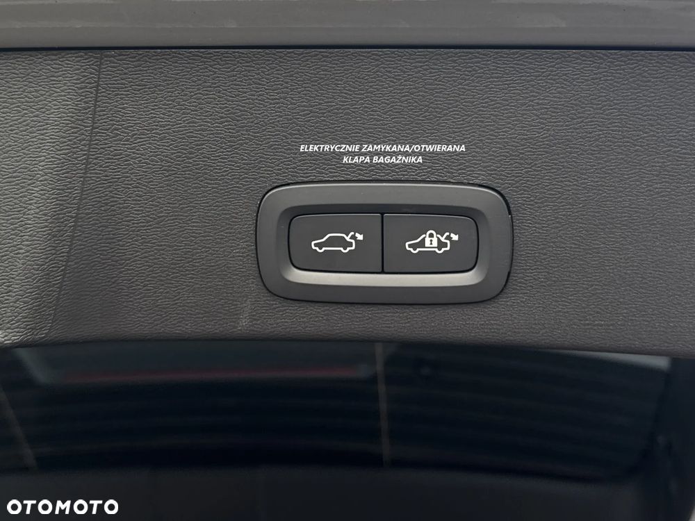 Volvo XC 40 B3 B DKG Plus Dark - 40