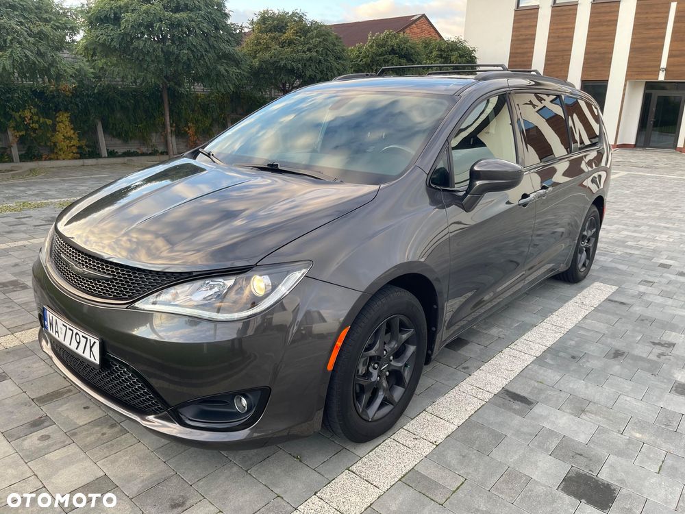 Chrysler Pacifica - 3