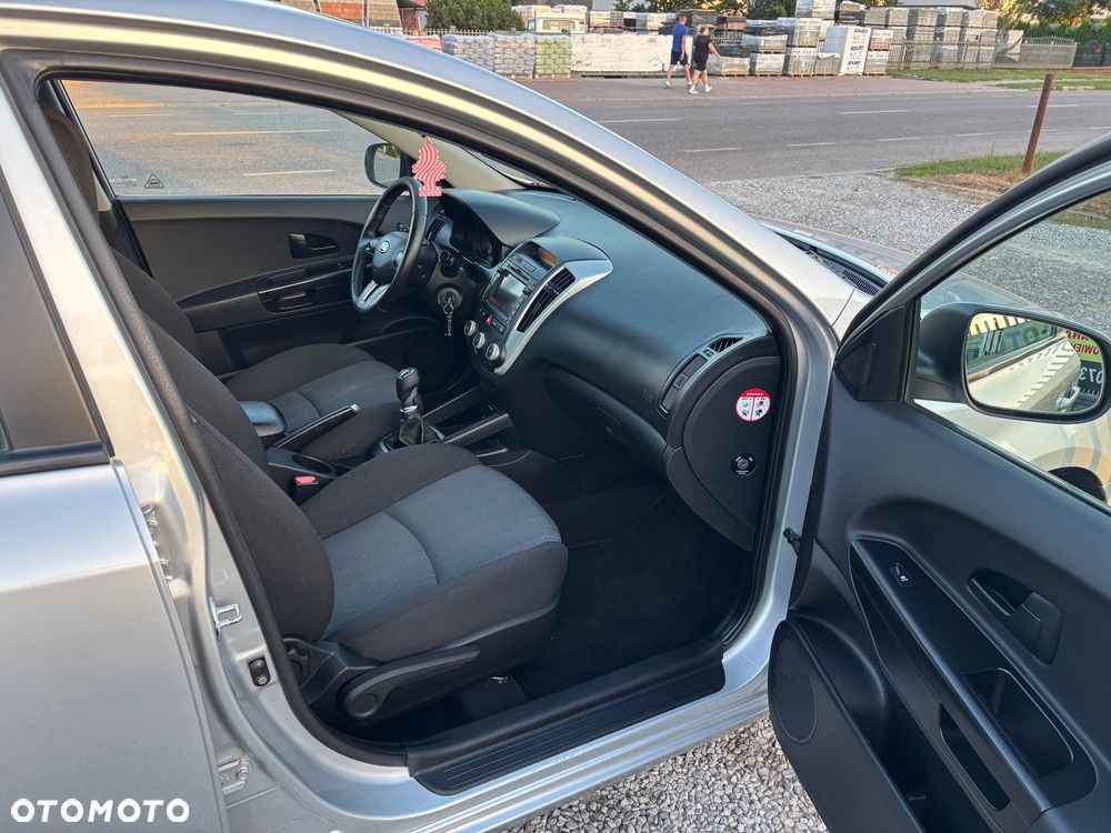 Kia Ceed - 9
