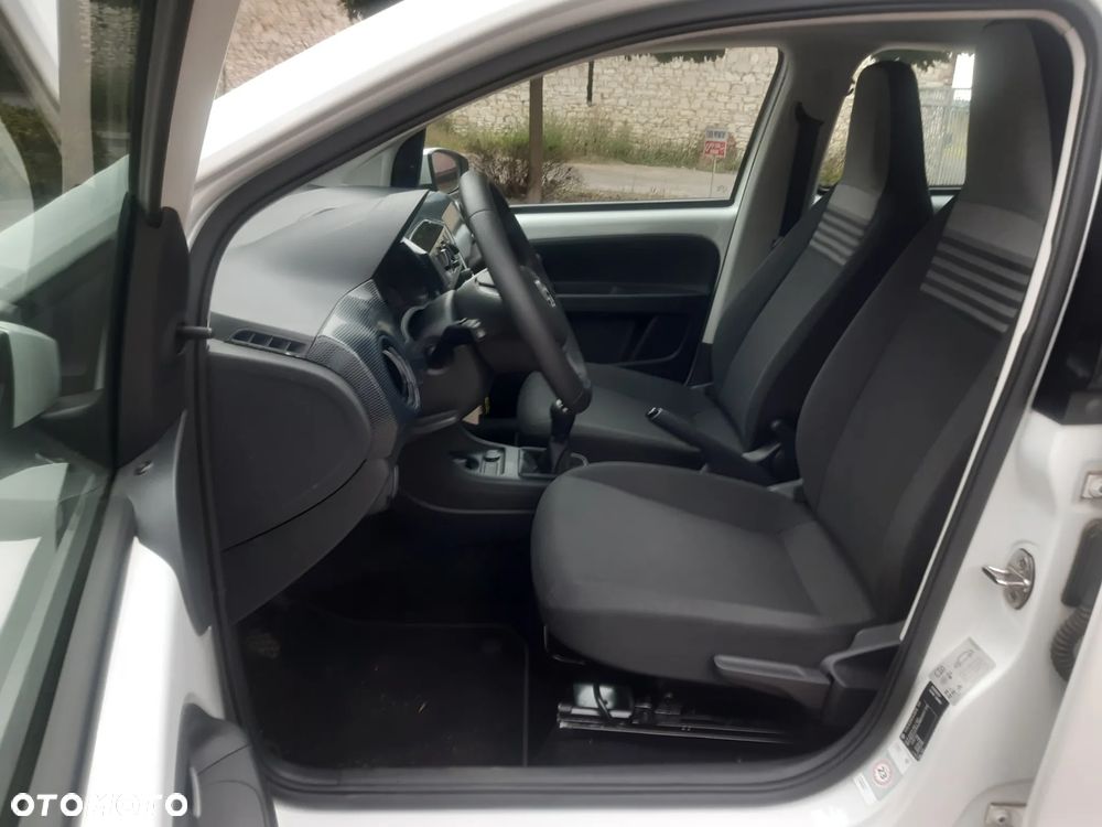 Volkswagen up! Active - 12