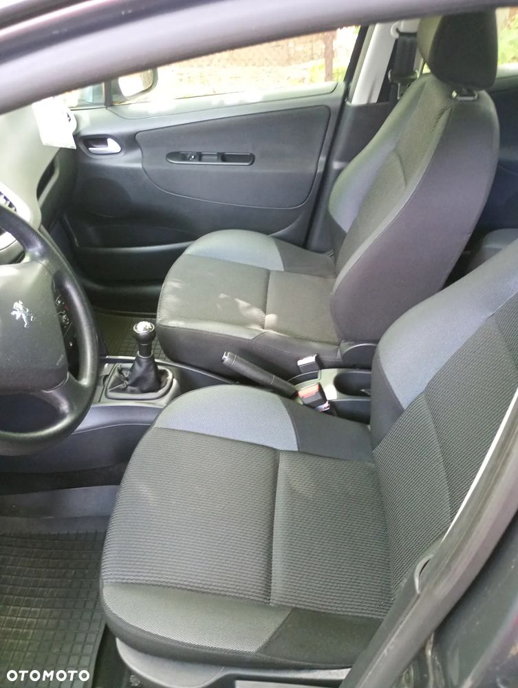 Peugeot 207 - 8