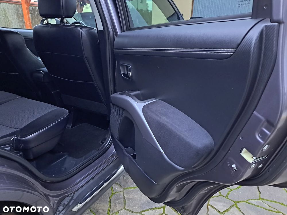 Mitsubishi Outlander - 18