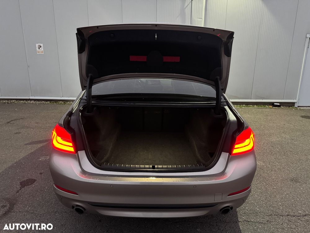 BMW Seria 5 530i Aut. Sport Line - 27