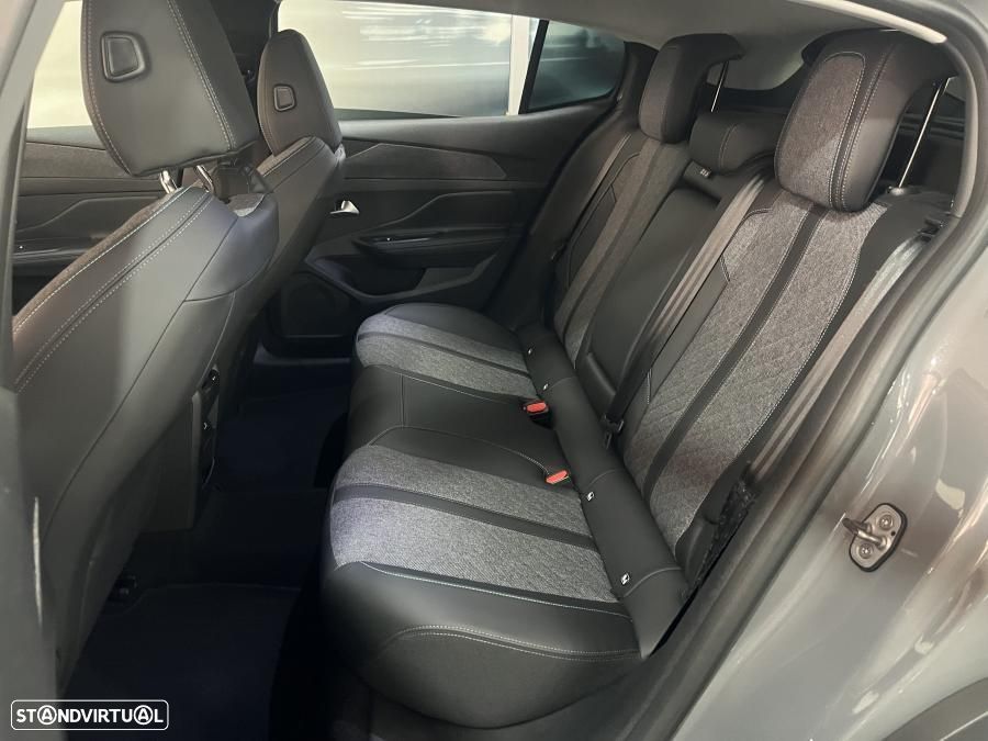 Peugeot 408 1.2 PureTech Allure Pack EAT8 - 21