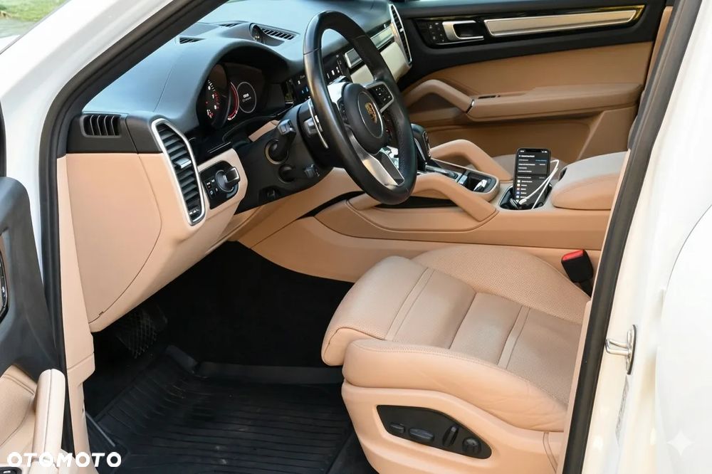 Porsche Cayenne Platinum Edition - 12