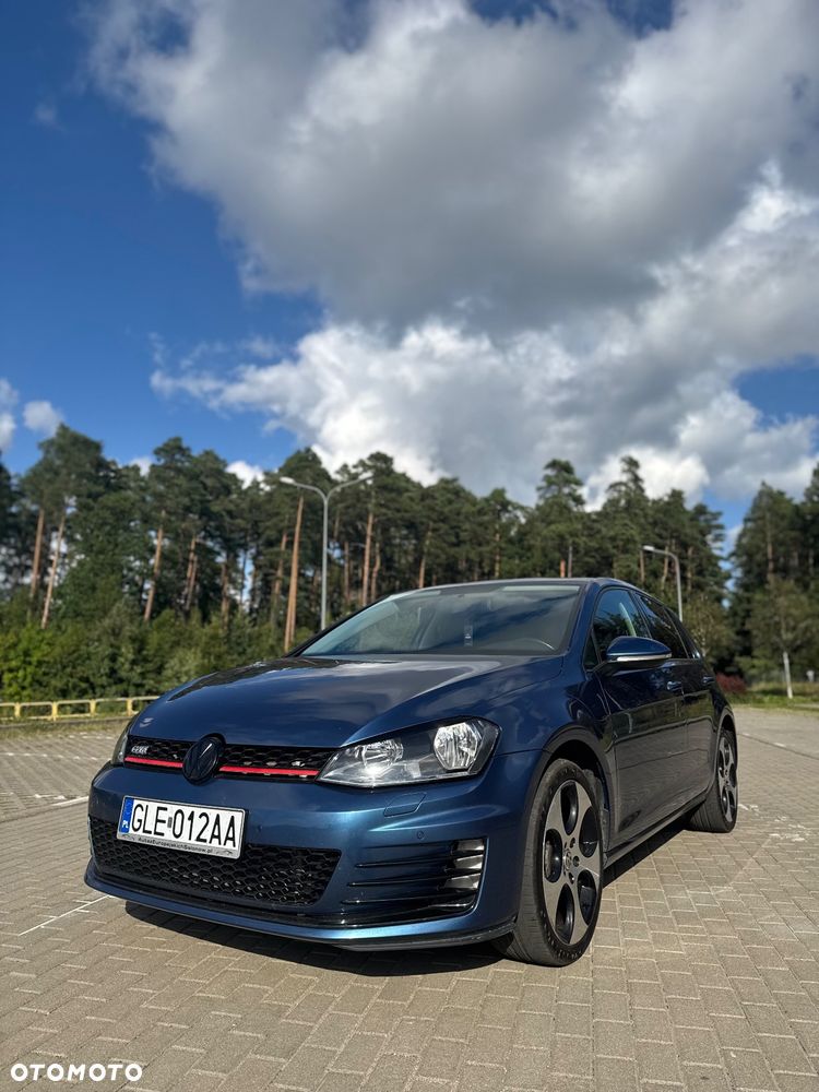 Volkswagen Golf - 26