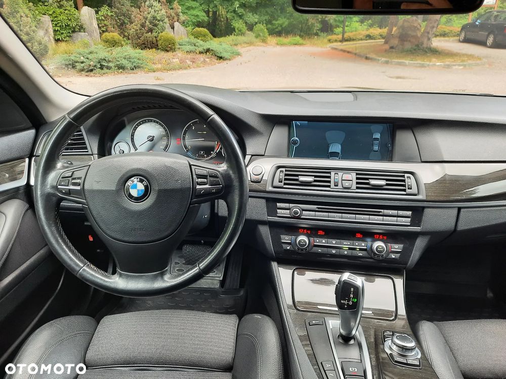 BMW Seria 5 530d xDrive - 24