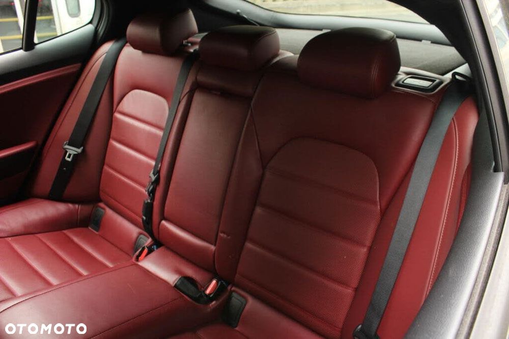 Kia Stinger 2.0 T-GDI GT Line - 16