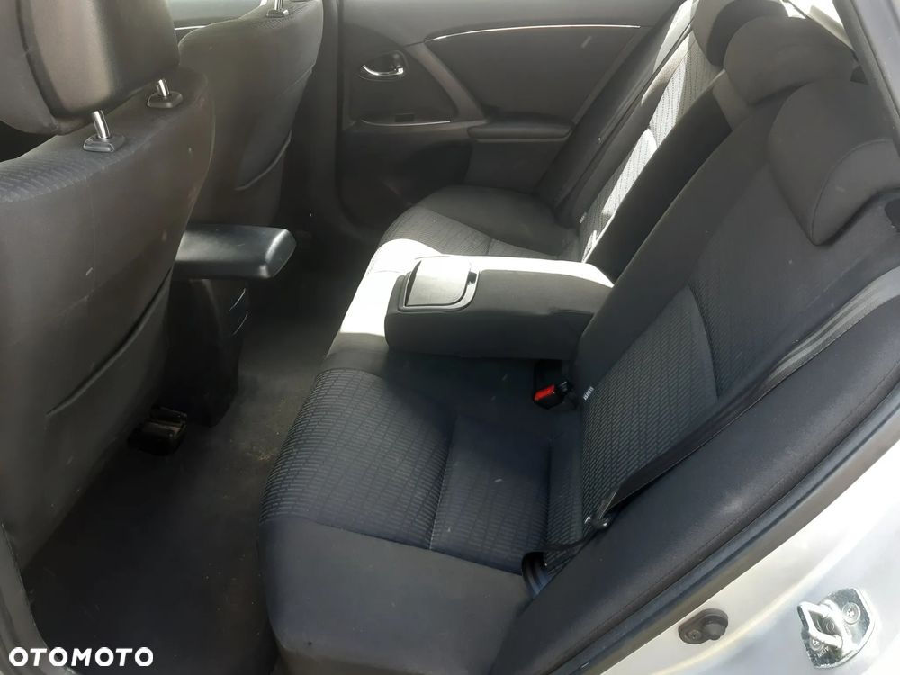 Toyota Avensis 2.0 D-4D Premium - 11