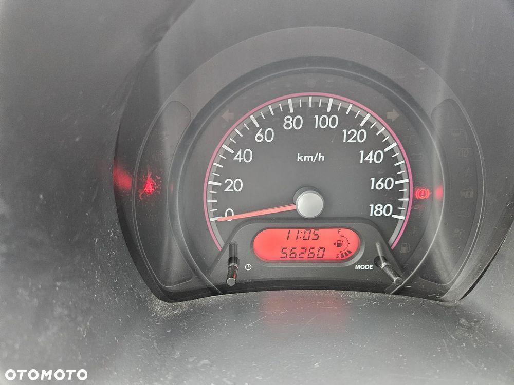 Nissan Pixo 1.0 more - 12