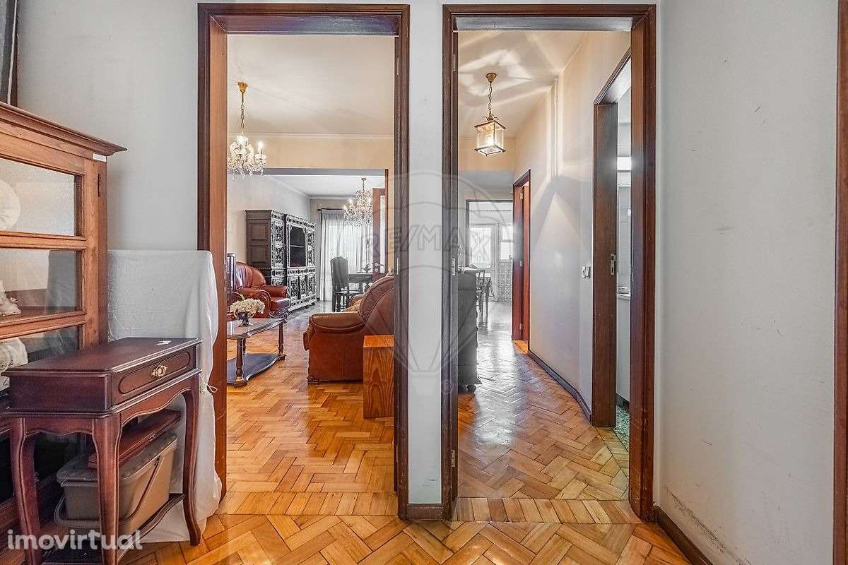 Apartamento T3+1 situado na prestigiada Avenida da Liberdade - Grande imagem: 3/26